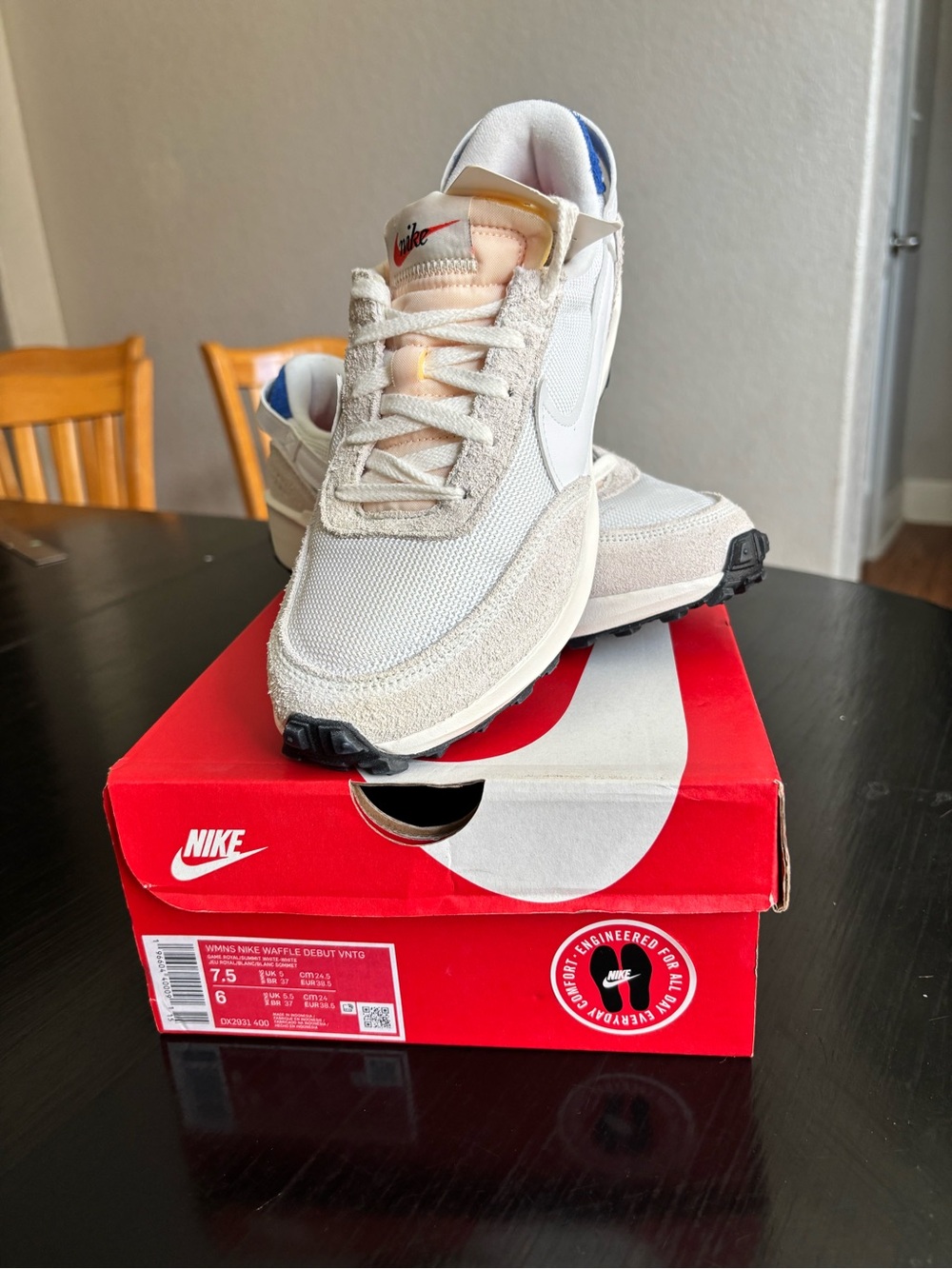 Nike Women 7.5/Men 6 Waffle Runner - Cream/White with Black Accents